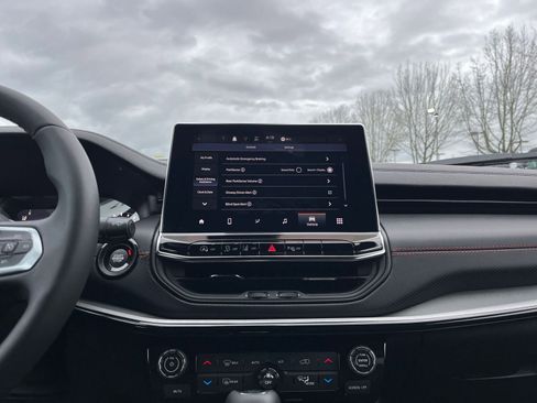 Used 2025 Jeep Compass Trailhawk image 22