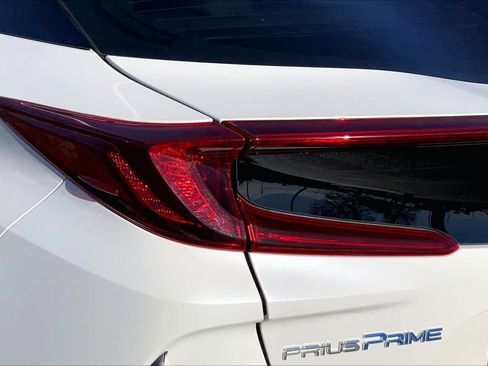 Used 2020 Toyota Prius Prime Limited image 28