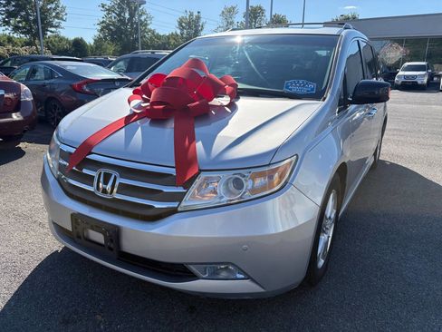 Used 2011 Honda Odyssey Touring image 1