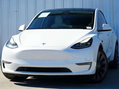 Used 2021 Tesla Model Y Performance image 3
