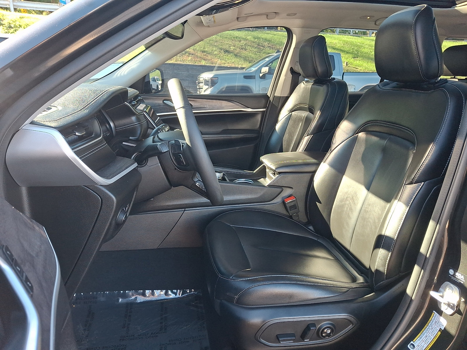 Used 2024 Jeep Grand Cherokee Limited AWD/4WD image 14