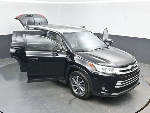 Used 2019 Toyota Highlander XLE FWD image 53