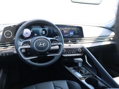 New 2025 Hyundai Elantra Limited image 10