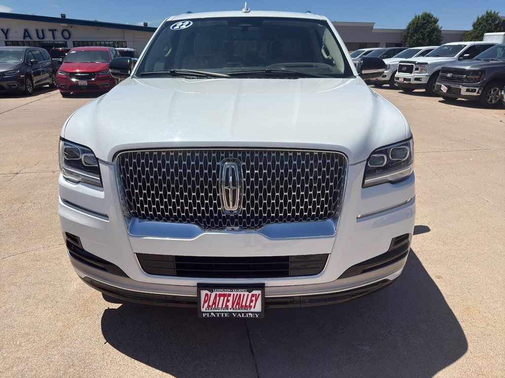 Used 2022 Lincoln Navigator Reserve AWD/4WD image 3