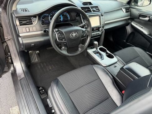 Used 2014 Toyota Camry SE w/ Moonroof Package FWD image 13