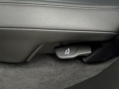 Used 2022 Porsche Cayenne image 24