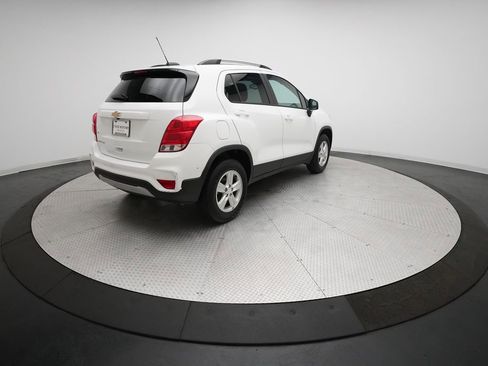 Certified 2022 Chevrolet Trax LT w/ LT Convenience Package image 34