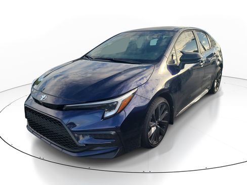 Used 2026 Toyota Corolla SE FWD image 3