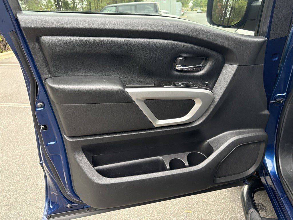 Used 2019 Nissan Titan SV AWD/4WD image 13
