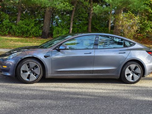 Used 2022 Tesla Model 3 Long Range AWD/4WD image 3
