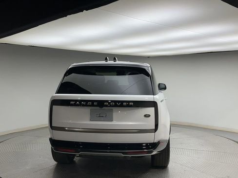 Used 2023 Land Rover Range Rover SE image 3