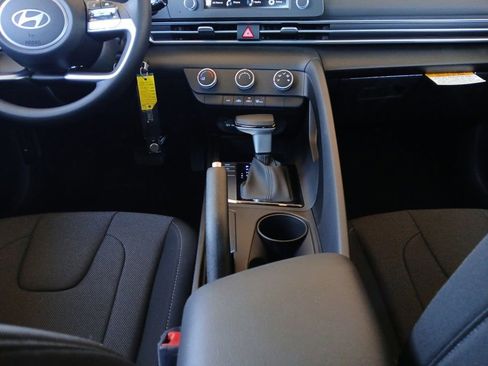 New 2026 Hyundai Elantra SE FWD image 11