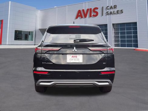 Used 2025 Mitsubishi Outlander SE FWD image 7