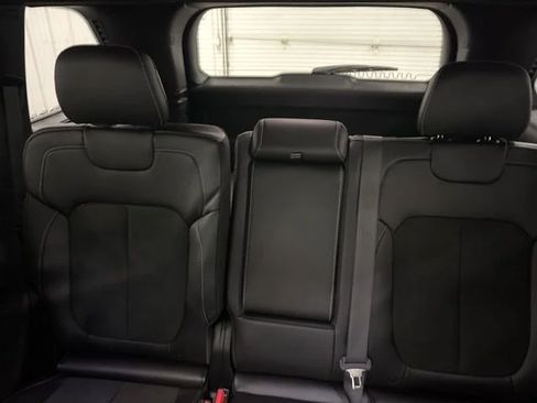 Used 2026 Jeep Grand Cherokee Altitude AWD/4WD image 26