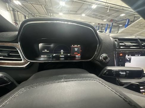 Used 2017 Lincoln Continental Select FWD image 14
