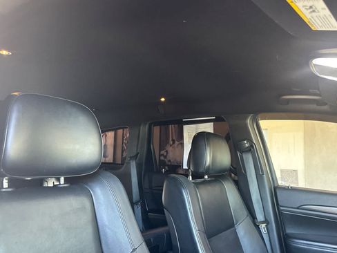 Used 2020 Jeep Grand Cherokee Laredo w/ Laredo X Package RWD image 18