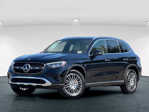 Certified 2025 Mercedes-Benz GLC 300 image 2
