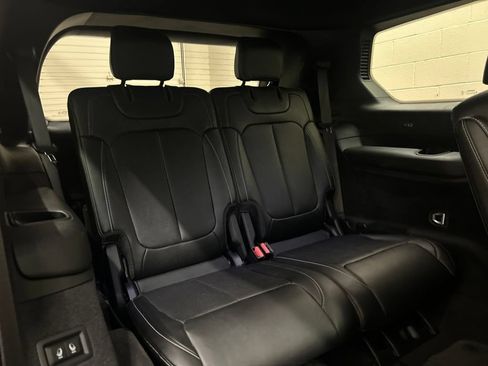 Used 2023 Jeep Grand Cherokee L Overland AWD/4WD image 10