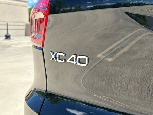 Certified 2026 Volvo XC40 B5 Plus AWD/4WD image 38