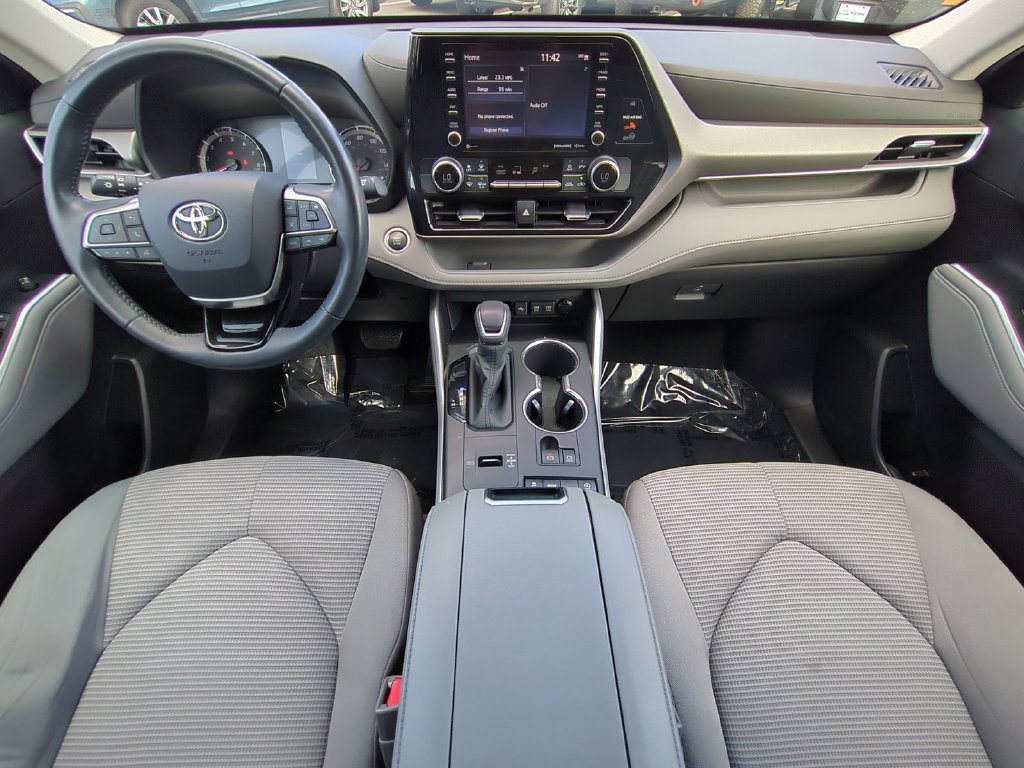 Used 2020 Toyota Highlander LE FWD image 13