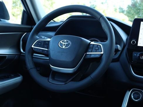 Used 2025 Toyota Grand Highlander XLE image 11