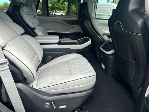 New 2026 Lincoln Navigator Black Label AWD/4WD image 17