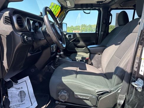 Used 2019 Jeep Wrangler Unlimited Sport S image 11