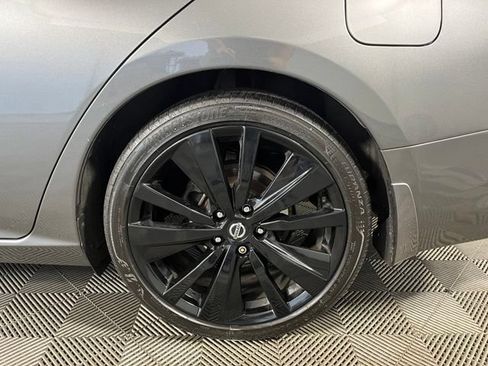 Used 2022 Nissan Altima 2.5 SR w/ Midnight Edition Package FWD image 10