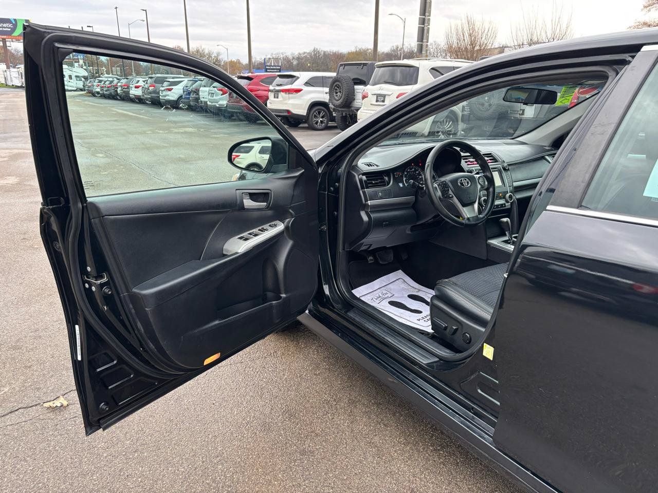 Used 2014 Toyota Camry SE FWD image 15