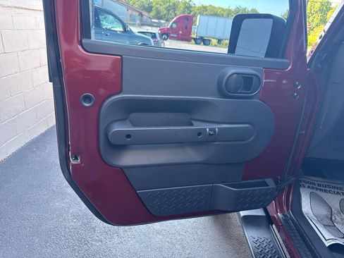 Used 2009 Jeep Wrangler Sahara AWD/4WD image 14