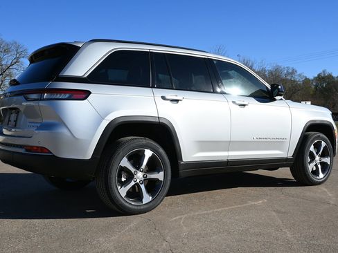 New 2026 Jeep Grand Cherokee Limited image 3