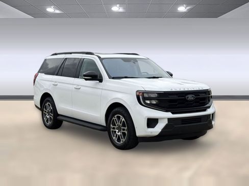 Used 2025 Ford Expedition Active AWD/4WD image 7