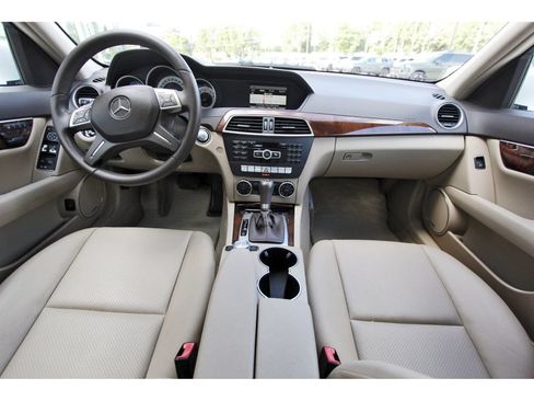 Used 2013 Mercedes-Benz C 250 Sedan image 10