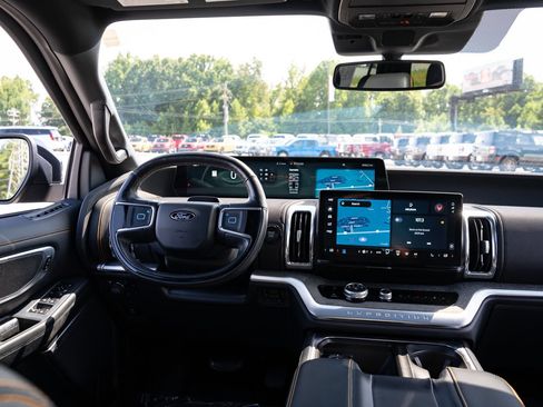 Used 2025 Ford Expedition Tremor AWD/4WD image 36