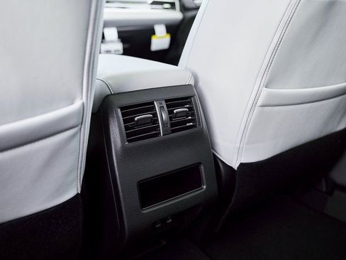 New 2026 Mitsubishi Outlander SE image 32