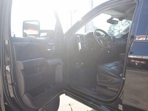 Used 2018 Chevrolet Silverado 1500 LT w/ All Star Edition image 10