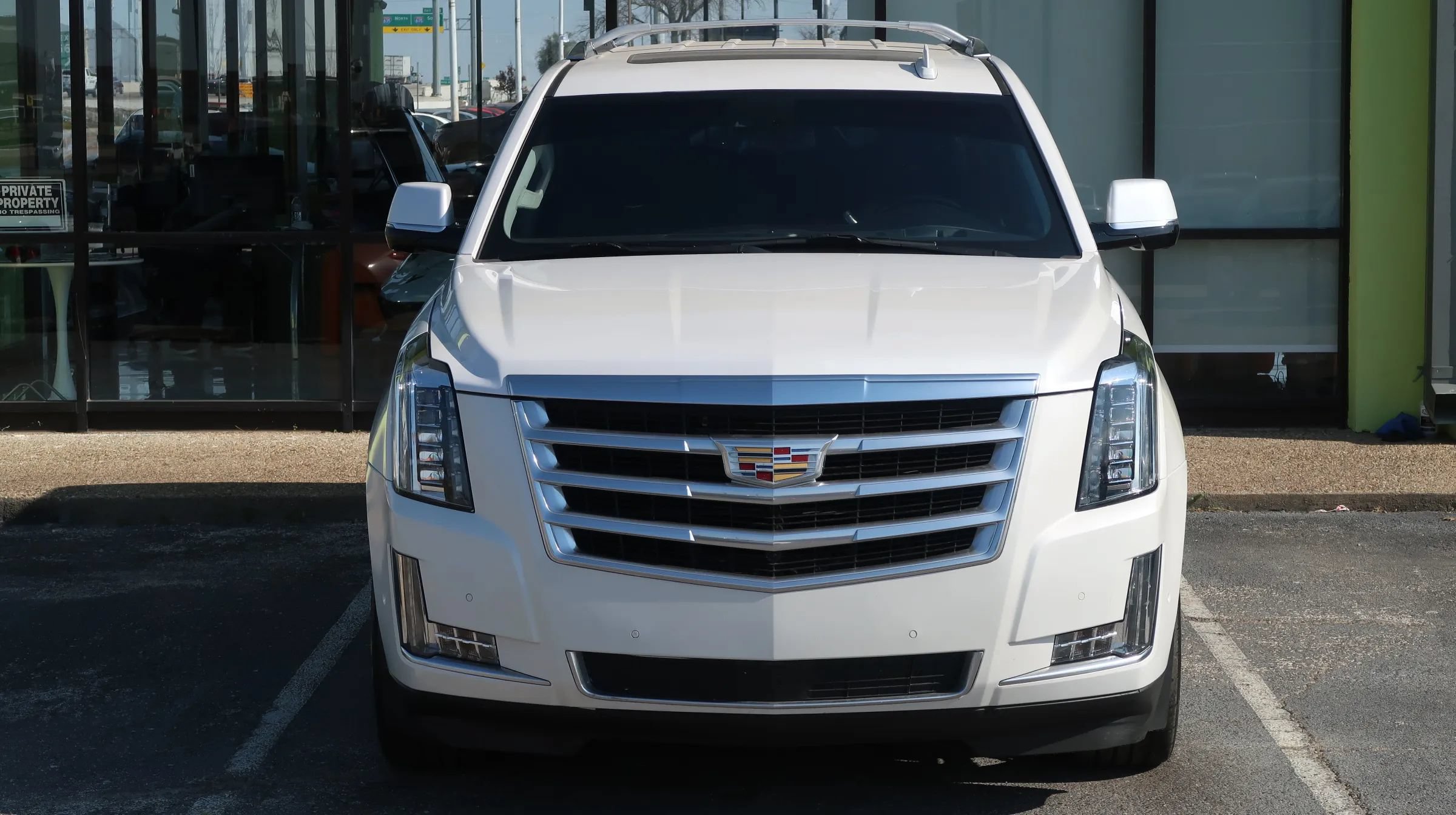 Used 2018 Cadillac Escalade Premium Luxury AWD/4WD image 4