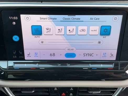 Used 2025 Volkswagen Atlas SE FWD image 21