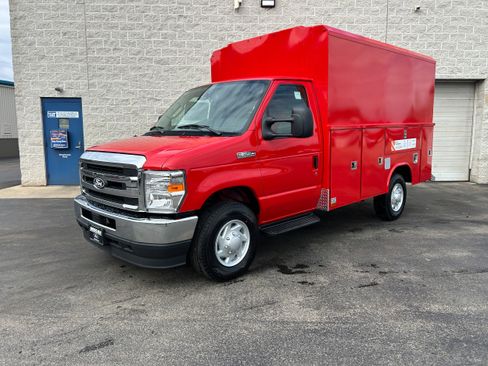 New 2026 Ford E-350 and Econoline 350 Super Duty w/ Interior Upgrade Package RWD image 2