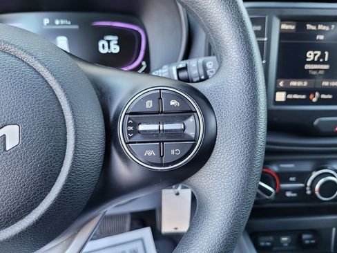 Used 2025 Kia Soul LX w/ LX Technology Package FWD image 23