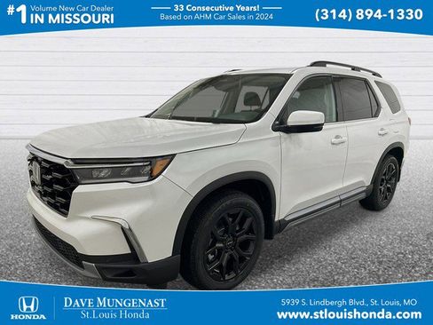 New 2025 Honda Pilot Touring image 1