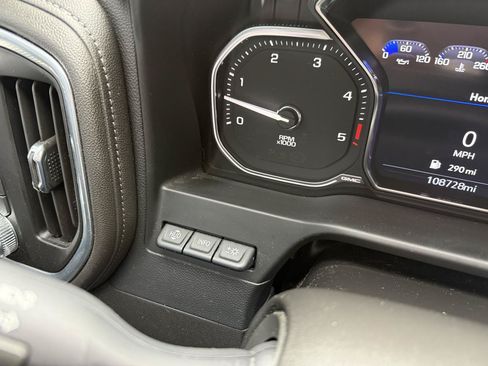 Used 2022 GMC Sierra 2500 Denali w/ Denali Black Diamond Edition AWD/4WD image 32