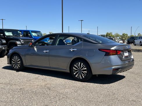 Used 2023 Nissan Altima 2.5 SV image 4