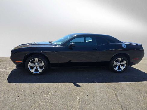 Used 2018 Dodge Challenger SXT RWD image 6