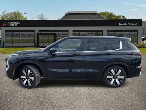 New 2026 Mitsubishi Outlander SE FWD image 3