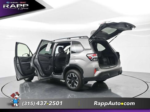 Used 2025 Subaru Forester Premium AWD/4WD image 39