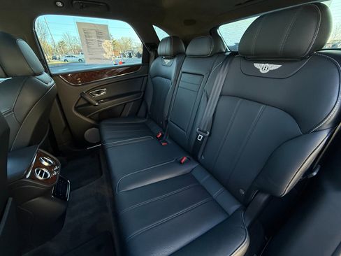 Used 2018 Bentley Bentayga image 26