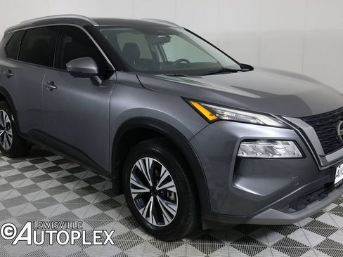 Used 2021 Nissan Rogue SV w/ Premium Package FWD image 3