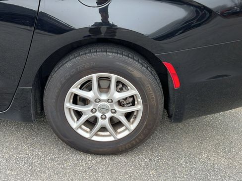 Used 2024 Chrysler Pacifica Touring-L image 12