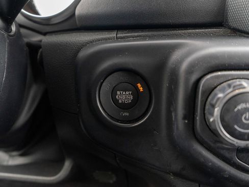 Used 2022 Jeep Wrangler Unlimited Sahara w/ LED Lighting Group AWD/4WD image 22